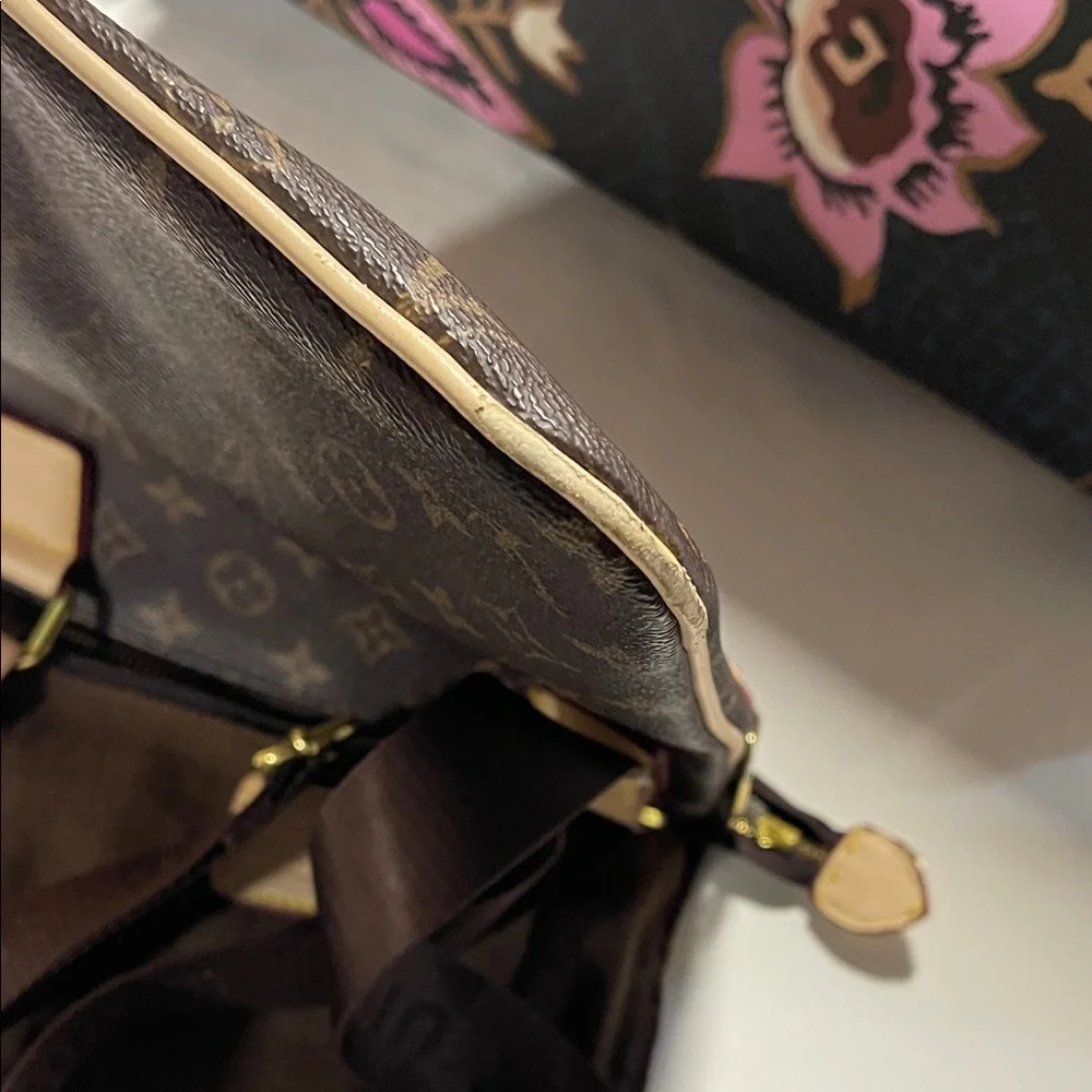 Stylish Monogram Brown Messenger Bag - Picture 10 of 11